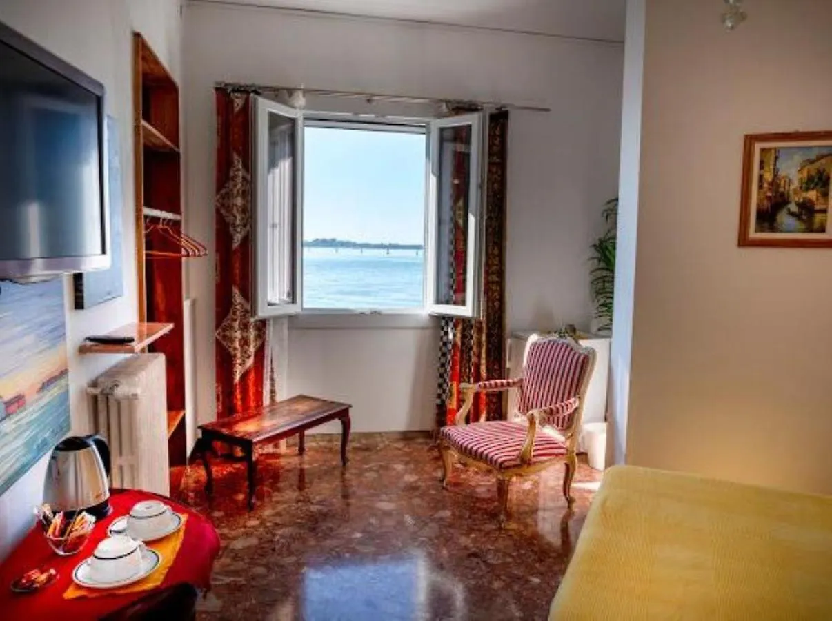 Casa Sulla Laguna Murano 2*,
